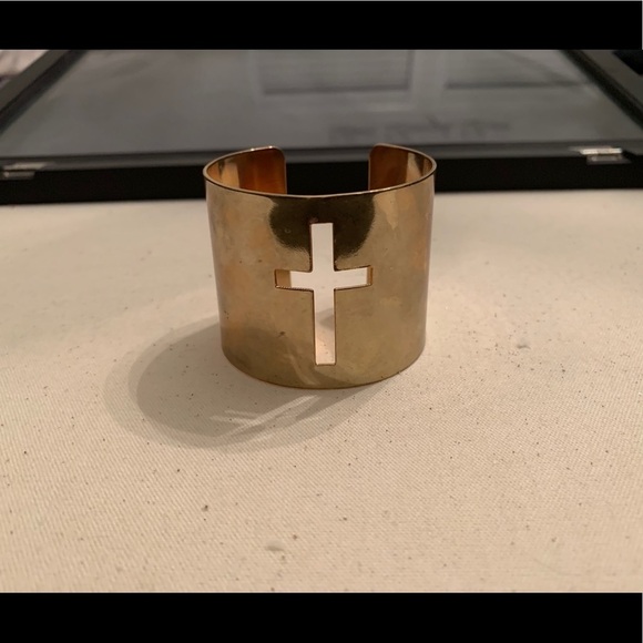 Q) Cross bracelet - Picture 4 of 9